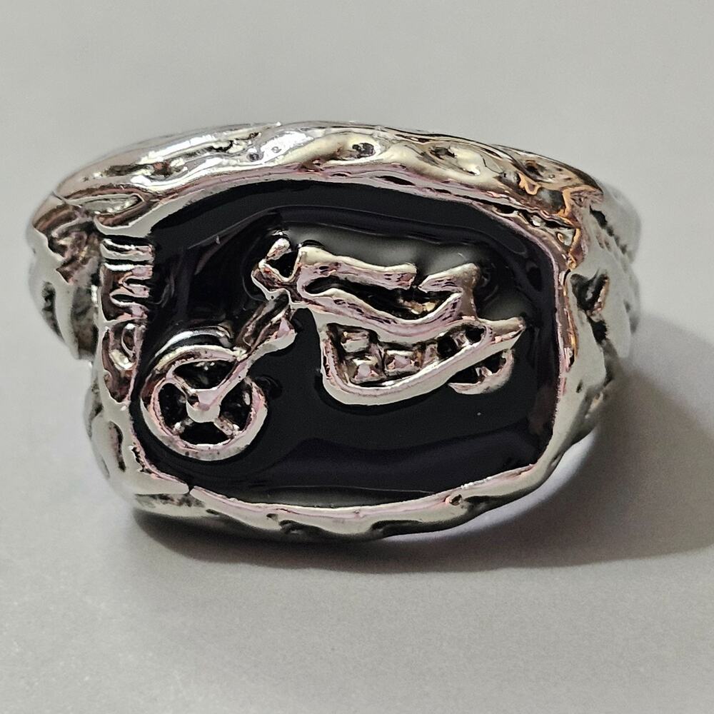 Motorcycle Chopper Biker Ring Textured Eagle Feathers Men's Size 10 Silvertone